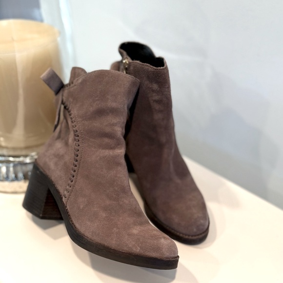 UGG women's Fraise whipstitch chunky heel suede  ankle boots size 8 - Picture 5 of 16